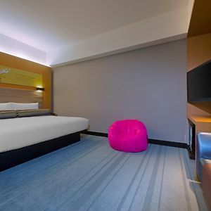 1 King Bed High Floor Room
